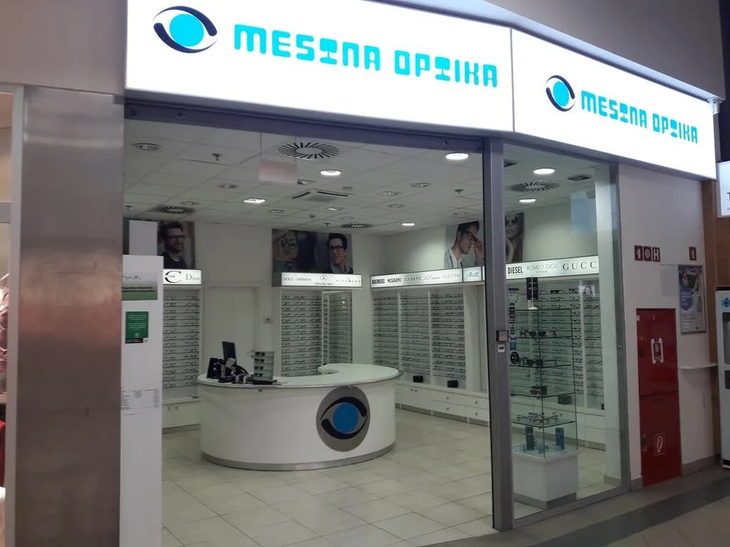 Izložba in vhod optike v nakupovalnem središču